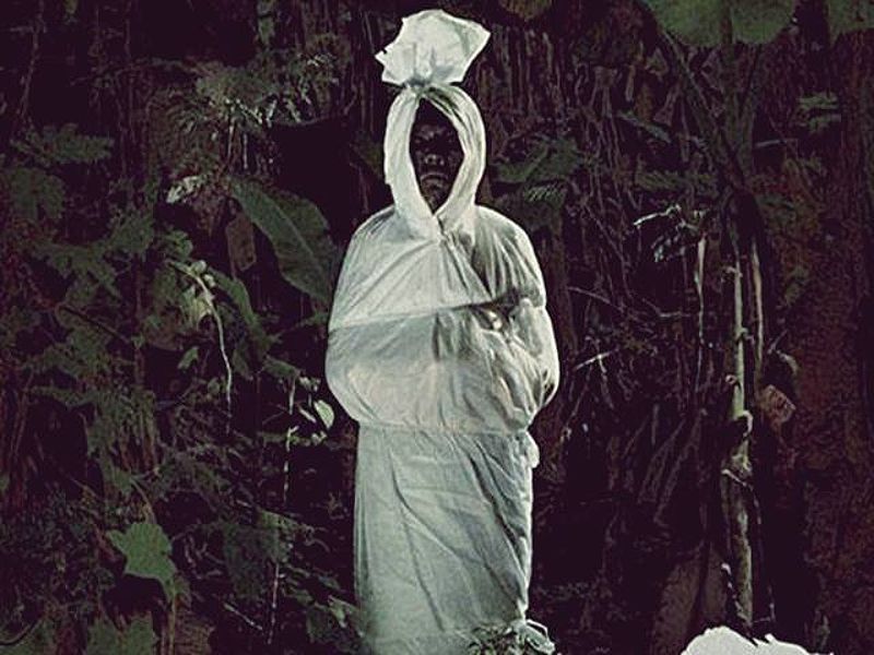 Mimpi Dikejar Pocong di Kuburan